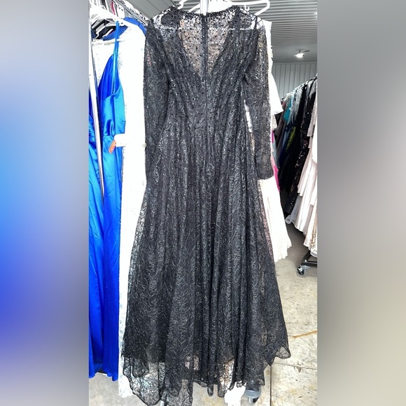 Mac Duggal 20367 NWT Black Crystal Embellished Long Sleeve V Neck Gown - Picture 7 of 10